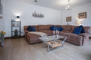 Floor plan - Fletcher Coach House - 3 Bedroom Cottage - Pendine (Carmarthen)