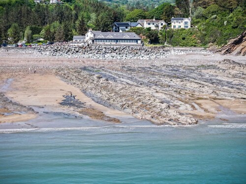 Waterfront 1 - 1 Bedroom Apartment - Wisemans Bridge