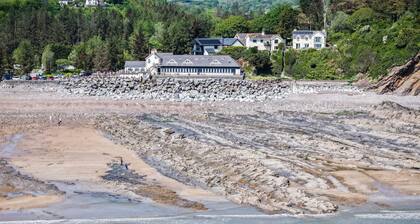 Waterfront 1 - 1 Bedroom Apartment - Wisemans Bridge