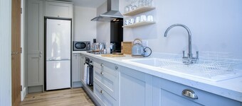 Waterfront 2 - 2 Bedroom Apartment - Wisemans Bridge