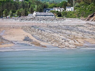 Waterfront 2 - 2 Bedroom Apartment - Wisemans Bridge