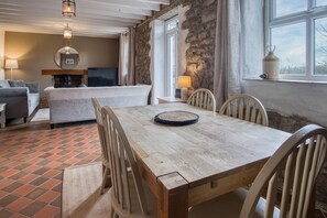 Floor plan - Woodcocks House - 3 Bedroom Holiday Home - Kilgetty (Kilgetty)
