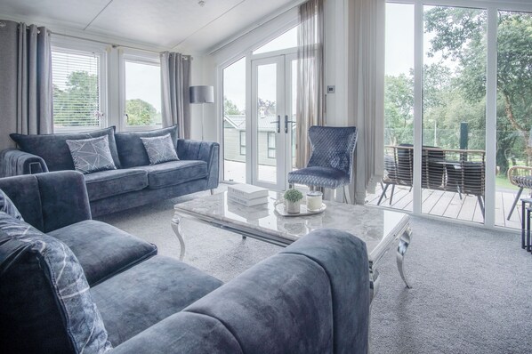 Living area - 1 Manor Lodge - 3 Bedroom Lodge - Pendine (Carmarthen)