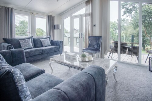 1 Manor Lodge - 3 Bedroom Lodge - Pendine