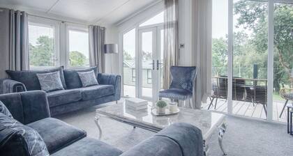 1 Manor Lodge - 3 Bedroom Lodge - Pendine