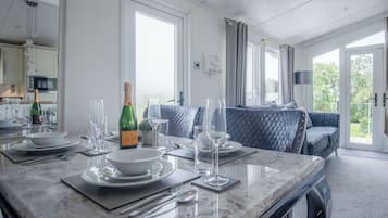 32-inch TV with cable channels