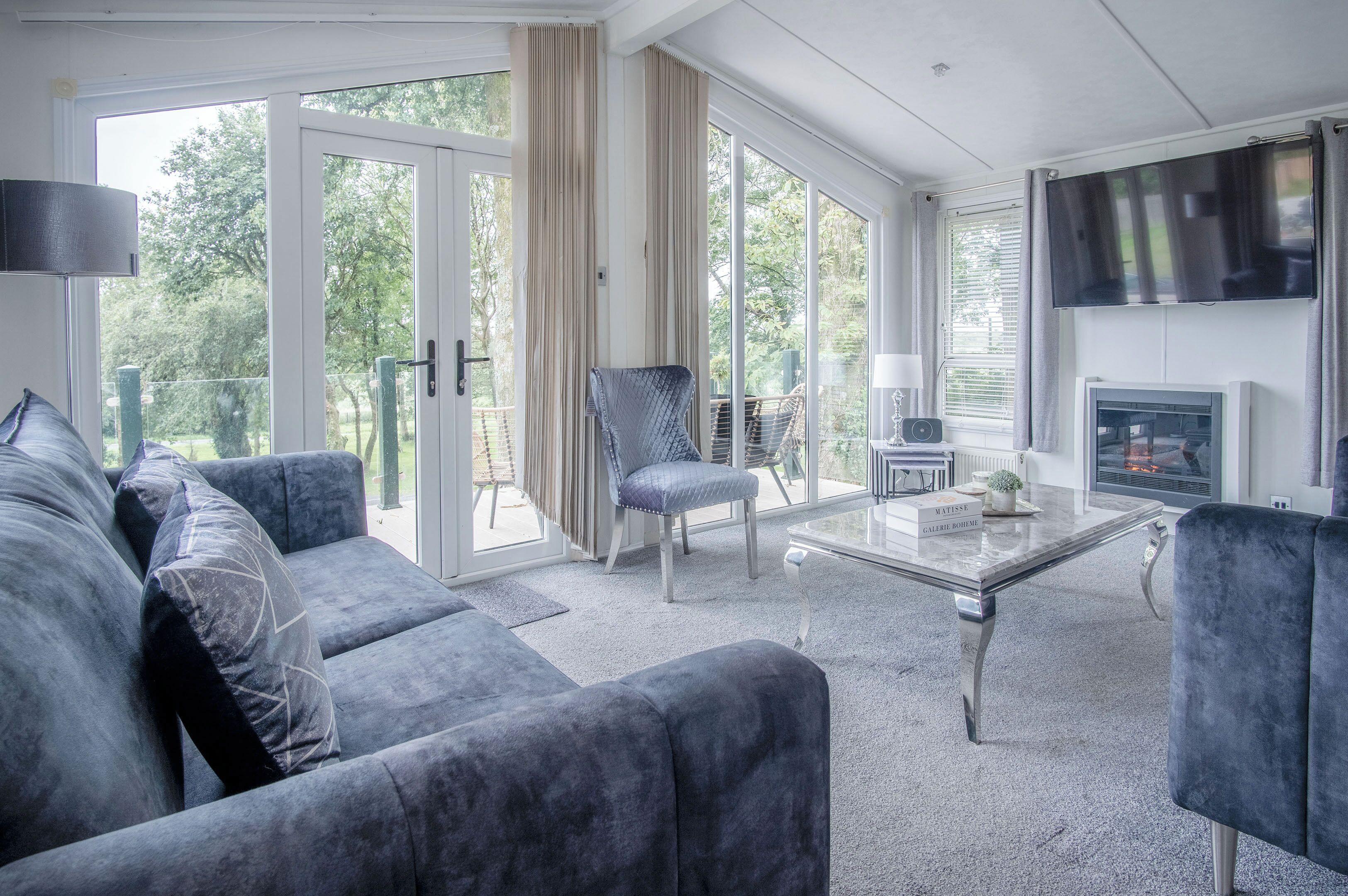 32-inch TV with cable channels