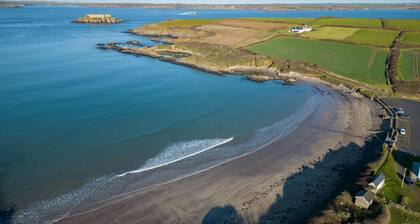 The Old Stables - 3 Bedroom Cottage - Angle