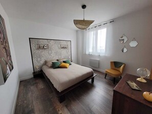 4 makuuhuonetta, silitysrauta/-lauta, ilmainen Wi-Fi, vuodevaatteet