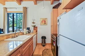 Condo, 3 Bedrooms | Private kitchen | Fridge, oven