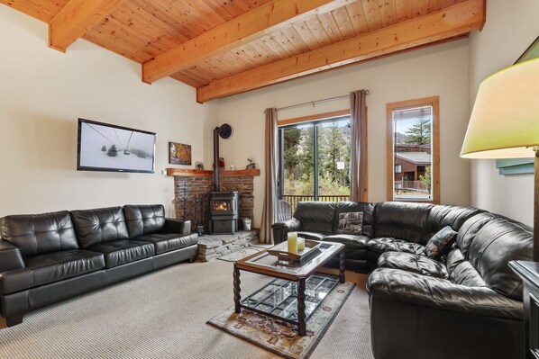 Condo, 3 Bedrooms | Living area
