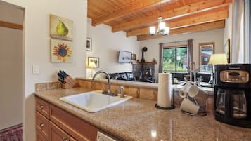 Condo, 3 habitaciones | Interior