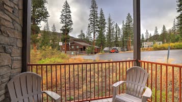 Condo, 3 Bedrooms | Property grounds