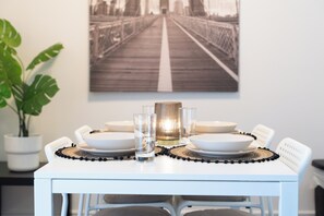 Dining - Cozy 1BR Downtown Montreal | Sofa Sleeps 2 | Prime Location (Montréal)