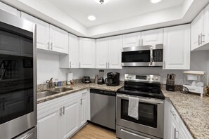 Appart'hôtel, 2 chambres | Cuisine privée