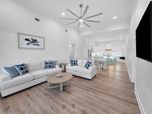 Living area | Smart TV, streaming services