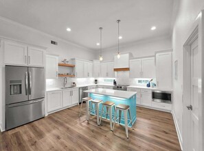 House, 4 Bedrooms | Private kitchen | Fridge, coffee/tea maker