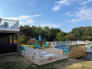 Property grounds - 4-Bedroom 3 Bath Pet Friendly House w/Hot Tub, Pool, & Fence (Kitty Hawk)