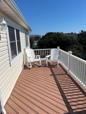 Property grounds - 4-Bedroom 3 Bath Pet Friendly House w/Hot Tub, Pool, & Fence (Kitty Hawk)