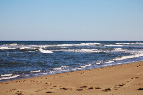 4-Bedroom 3 Bath Pet Friendly House w/Hot Tub