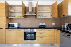 Apartment, 2 Bedrooms, Kitchen, Pool View | Private kitchen