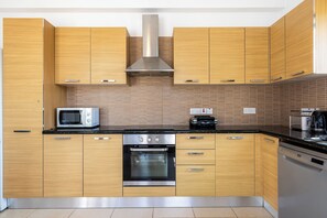 Apartment, 2 Bedrooms, Kitchen, Pool View | Private kitchen | Full-size fridge, microwave, oven, stovetop