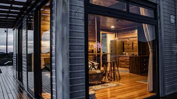 Premium huisje, uitzicht op heuvels | Interieur