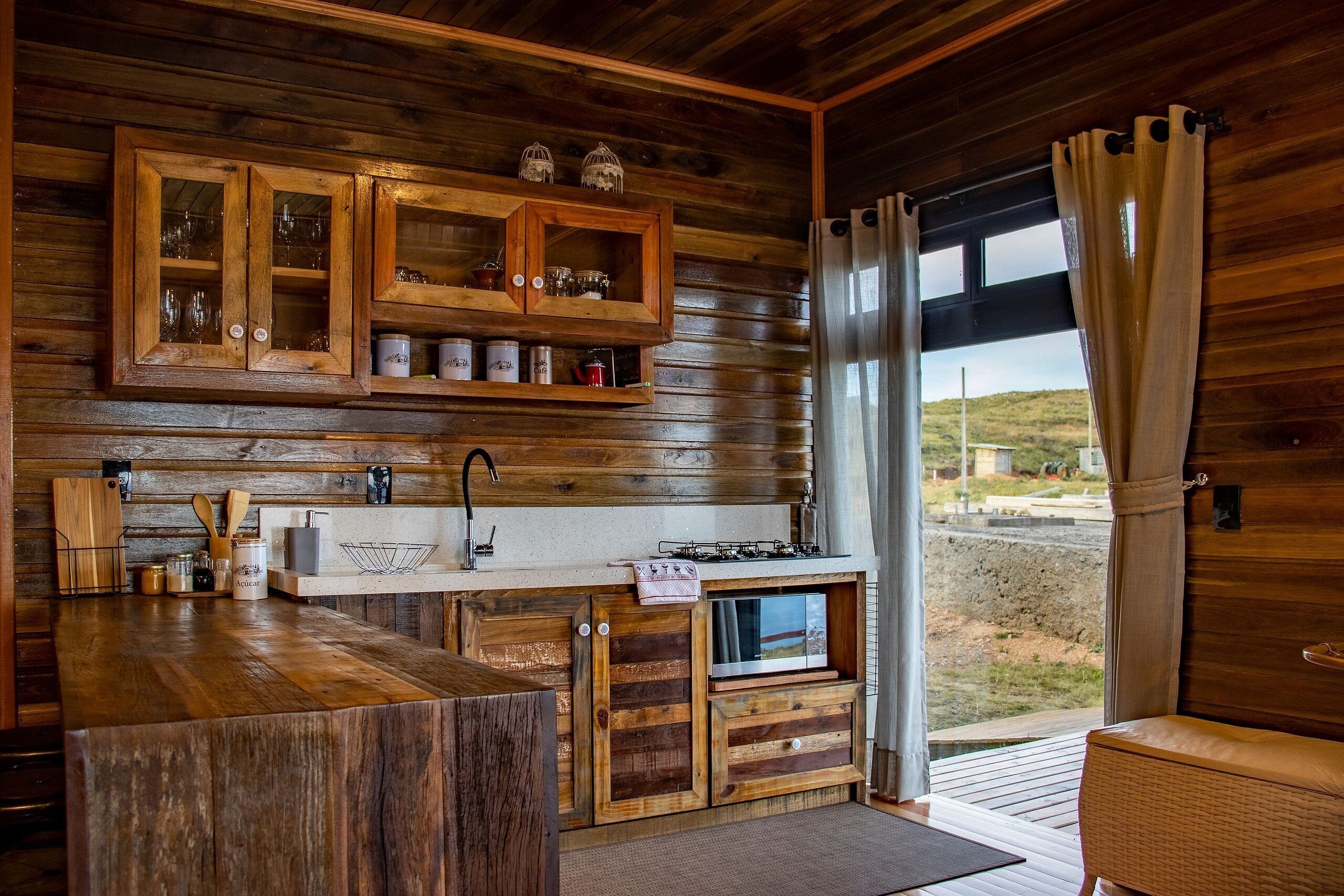 Cabaña Premium, vista a la colina | Cocina privada | Microondas y utensilios de cocina 