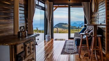 特級小屋, 山景 | 私人廚房 | 微波爐、廚房用具/餐具/器皿