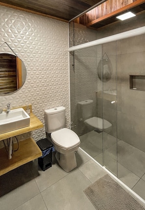 Cabin | Bathroom | Shower, towels, toilet paper