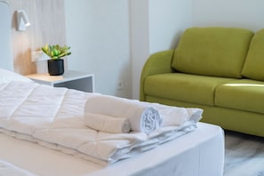 Desk, laptop workspace, iron/ironing board, free WiFi