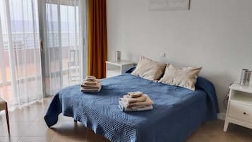 3 slaapkamers, een strijkplank/strijkijzer, wifi, beddengoed