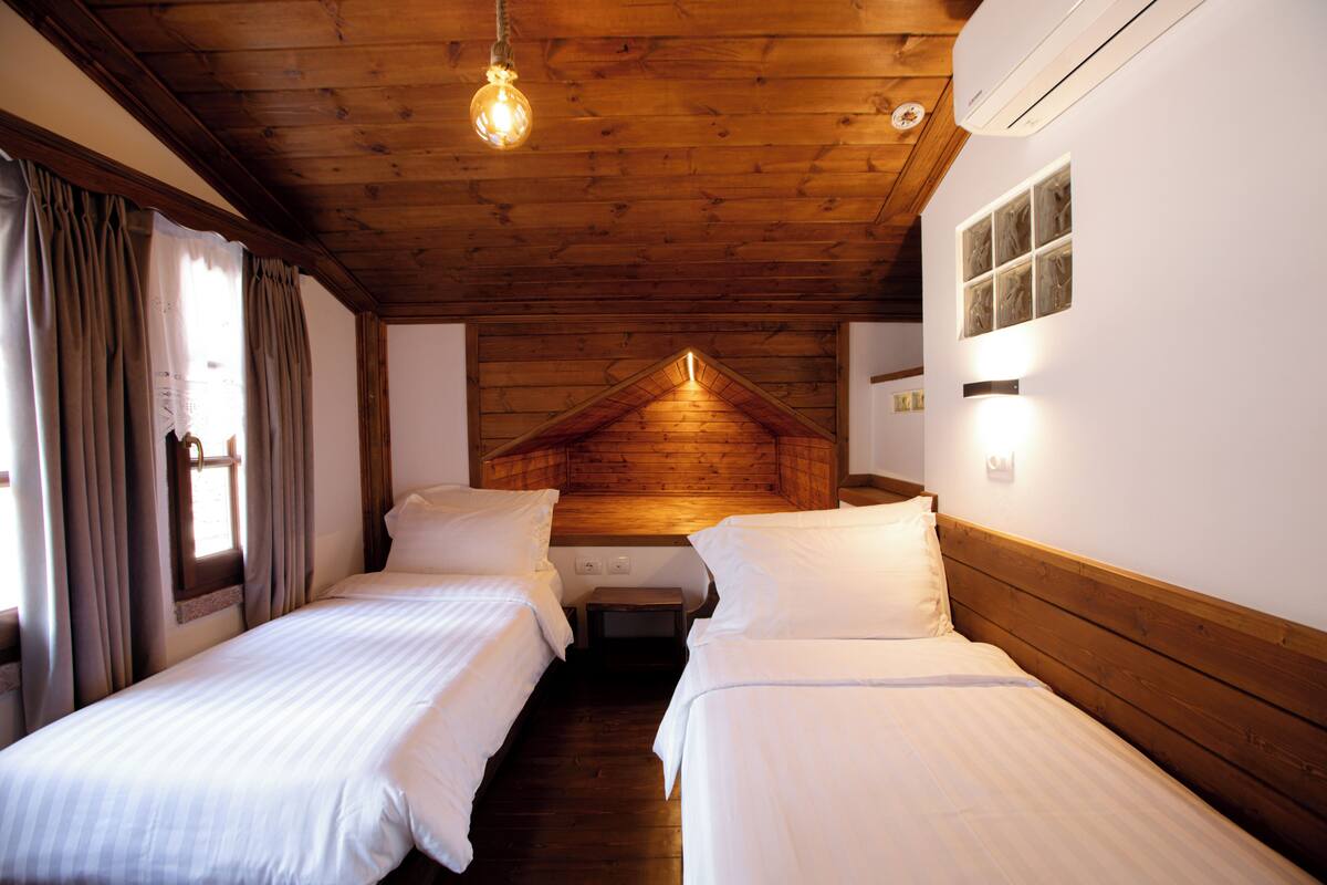 Chambre Standard Double ou avec lits jumeaux | Chambres insonorisées, Wi-Fi gratuit