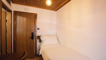 Standard Single Room, 1 Bedroom | Soundproofing, free WiFi