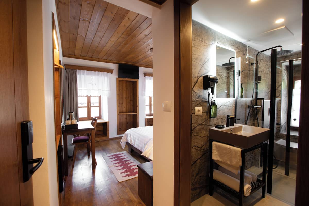 Chambre Supérieure Double ou avec lits jumeaux | Chambres insonorisées, Wi-Fi gratuit