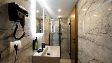 Habitación individual estándar | Baño | Zapatillas