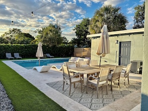Outdoor dining - "Delray Drift". Charming 3-bedroom house in Downtown Delray. (Delray Beach)
