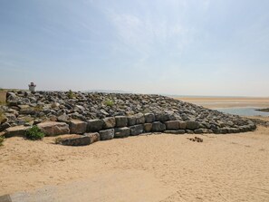 Beach nearby - Awel y Môr (Burry Port)