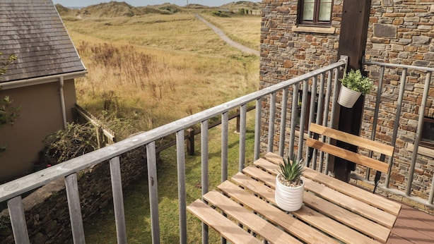 Property grounds - Awel y Môr (Burry Port)