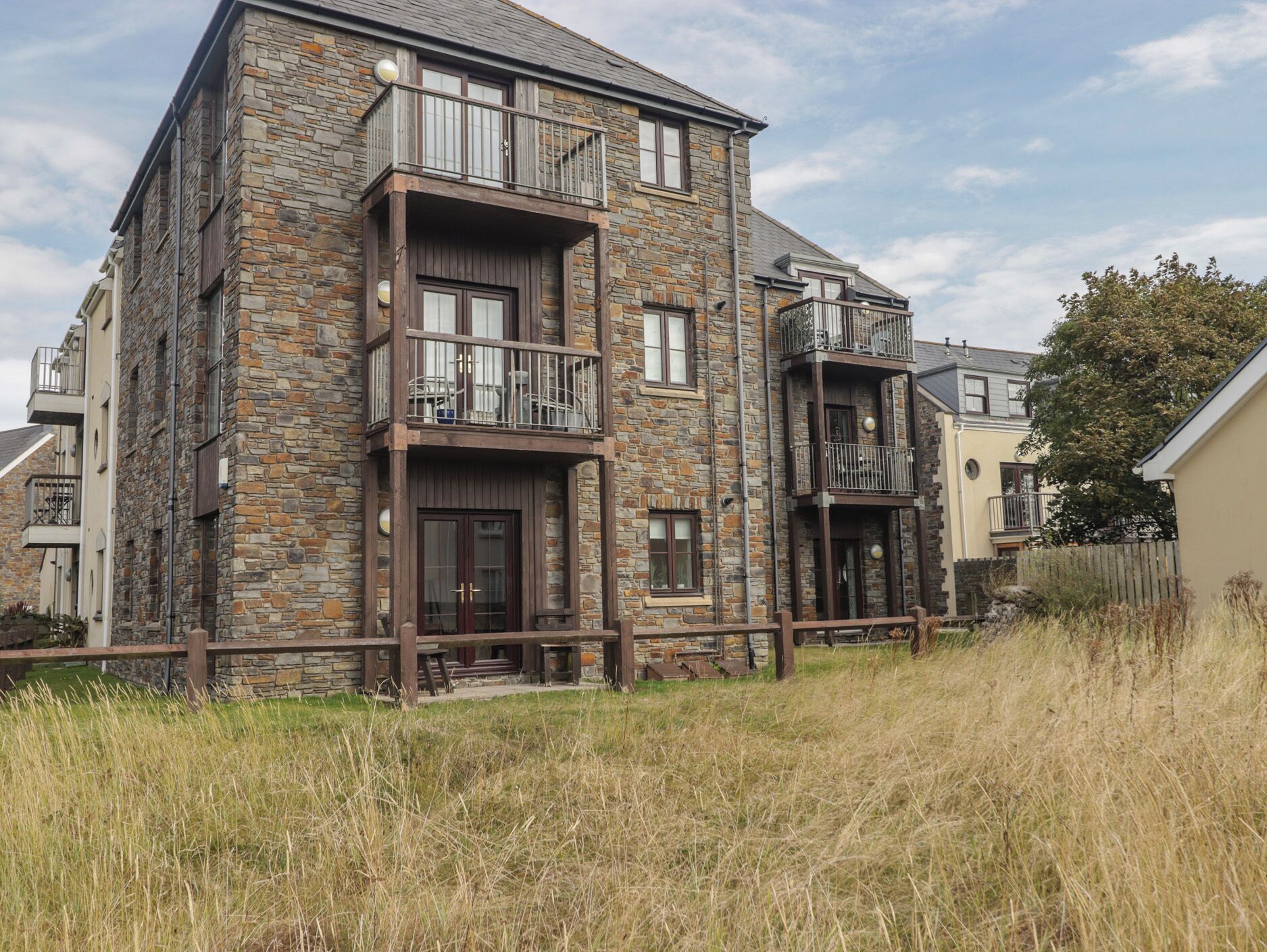 المنشأة من الخارج