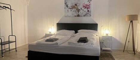 1 habitación, tabla de planchar con plancha, internet y ropa de cama
