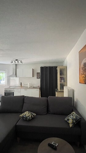 OASE in the green backyard (M), ground floor, quiet, carport, pay TV, coffee & tea, bicycles