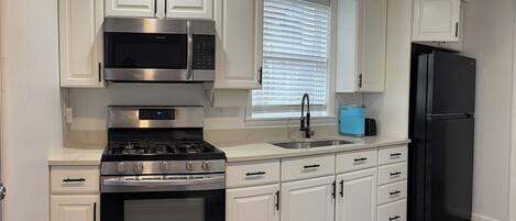 Micro-ondas, fogão, cooktop, lava-louças