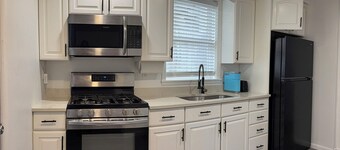 Soothing entire 3-bedroom 2-fullbath house with AC in Pittsburgh