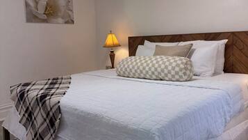 3 bedrooms, iron/ironing board, internet, bed sheets