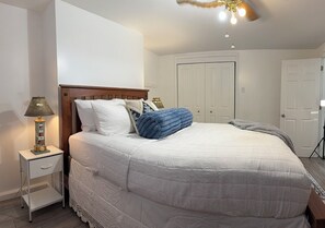 3 bedrooms, iron/ironing board, internet, bed sheets