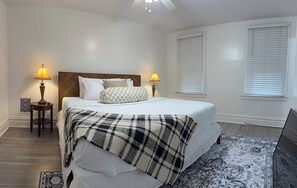 3 bedrooms, iron/ironing board, internet, bed sheets