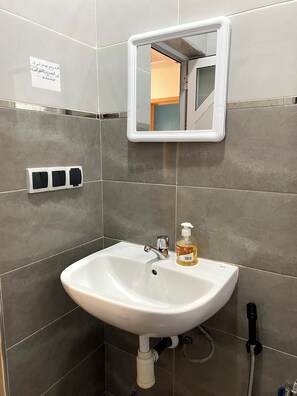 Asciugamani, sapone, carta igienica