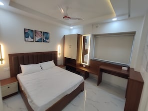 Apartamento | Escrivaninha, ferros/tábuas de passar roupa, Wi-Fi de cortesia