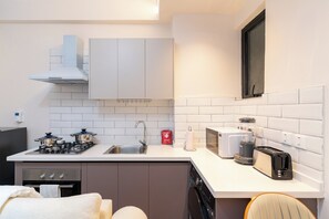 Private kitchen - Modern one bed apartment in brilliant Nairobi in secure and calm environment. (Nairobi)